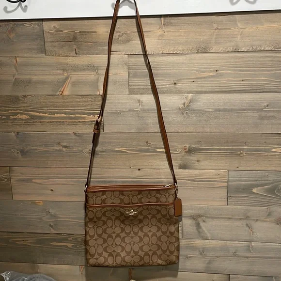 Coach Crossbody - Picture 3 of 6